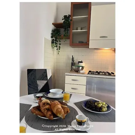 Dolcevita アパート アルバ